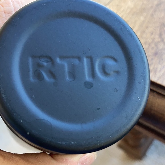 5/$25 RTIC Christmas insulated tumbler - Picture 4 of 5